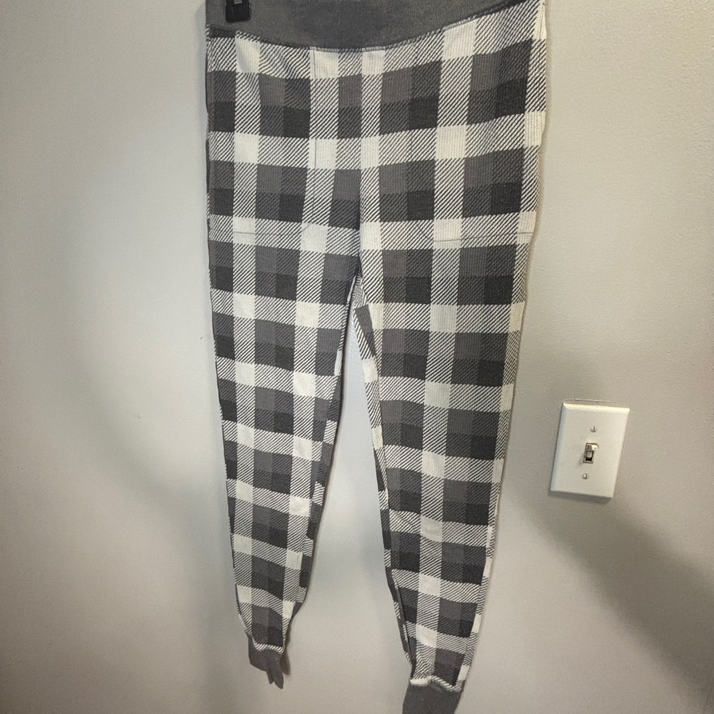 Cuddl Duds Women's Plaid Leggings in Gray and White